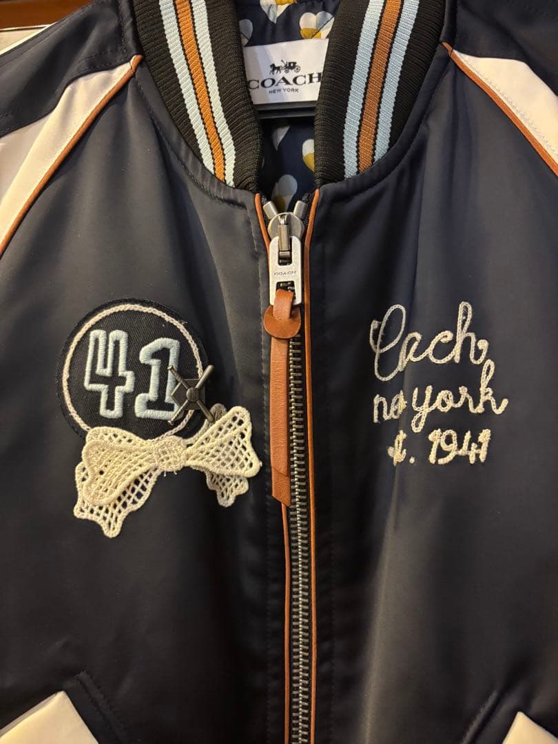 COACH 刺繍入りスタジャン ネイビー/ホワイト