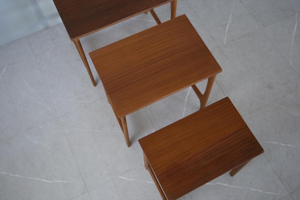 英国アンティーク木製ネストテーブル3台/収納式机/飾り棚/花台(92-57)