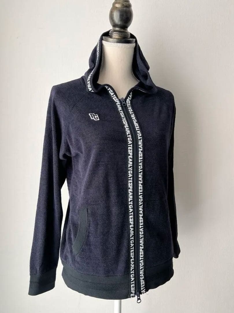 パーリーゲイツ　ネイビーロゴラインパーカー