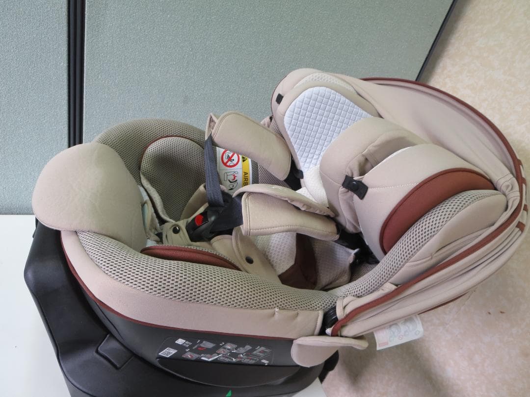 エールベベ・クルットR ウィ チャイルドシート　ISOFIX　回転式