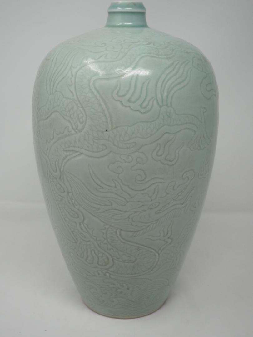 梅瓶　中国　竜文　大元大徳元年製　星帝萬歳萬歳萬萬歳　色は薄い緑です　-SO