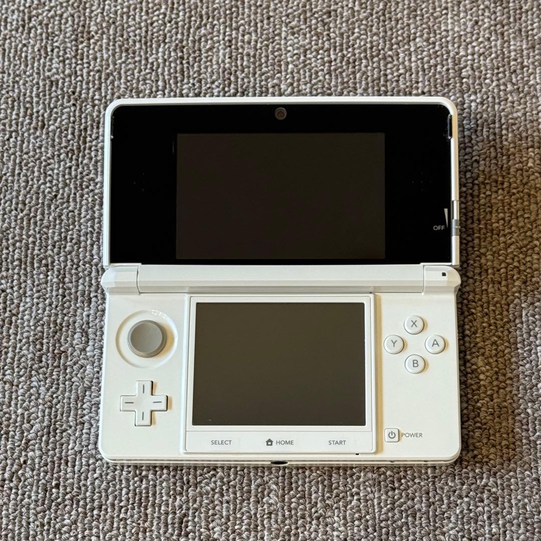 ニンテンドー3DS ピュアホワイト 箱付き