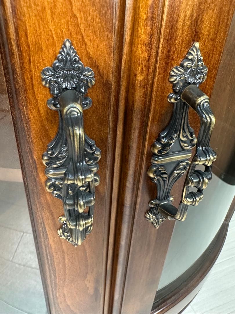 極美品 カリモク コロニアル コーナー キャビネット 飾り棚 ※i4※