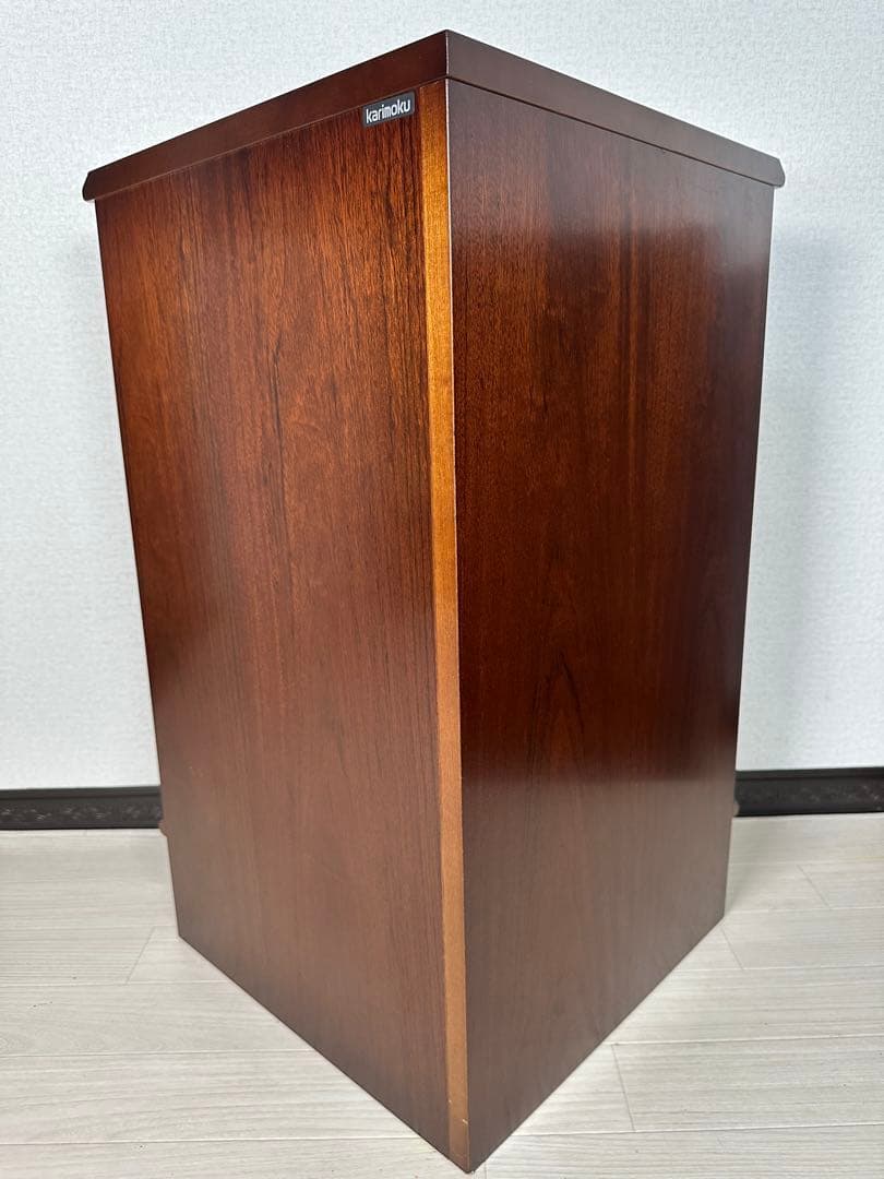 極美品 カリモク コロニアル コーナー キャビネット 飾り棚 ※i4※