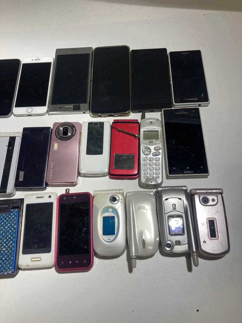 31台 まとめ売り ジャンク iPad iPhone ガラケー 携帯電話