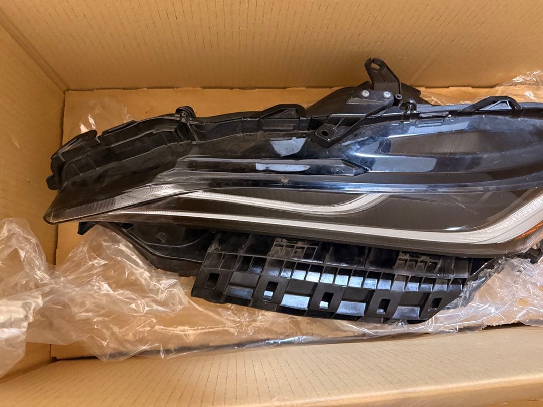 80ハリアー左ヘッドライト