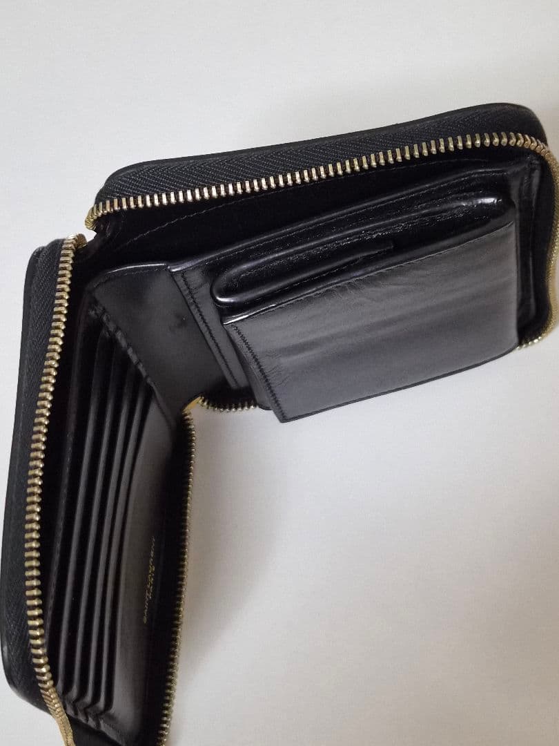 YSL サンローラン　黒 レザー 財布
