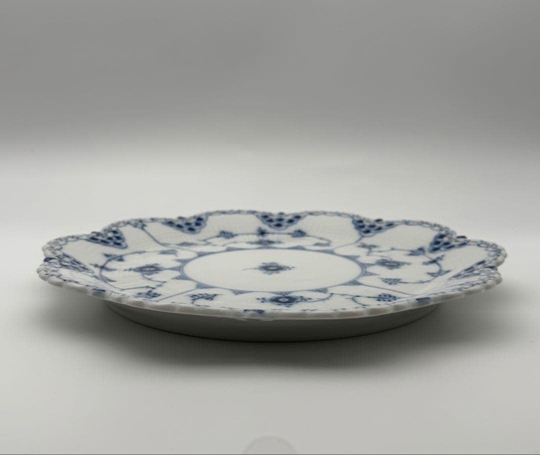 ロイヤルコペンハーゲン ブルーフルーテッド フルレース 花形 プレート