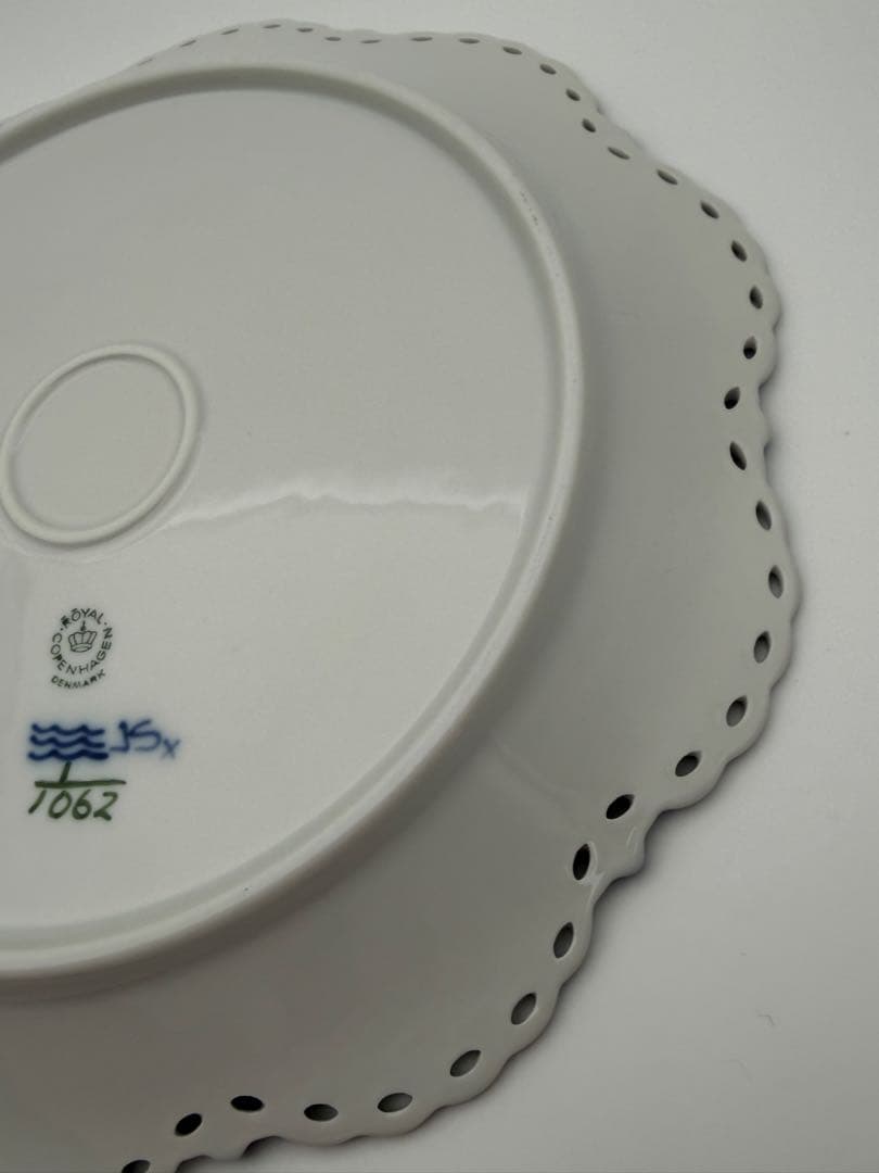 ロイヤルコペンハーゲン ブルーフルーテッド フルレース 花形 プレート