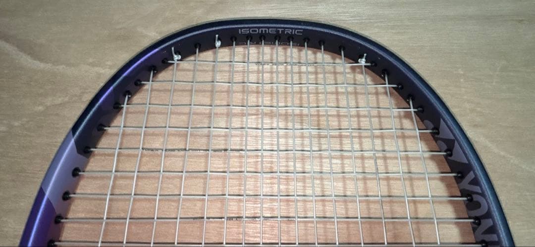 美品　YONEX 新色ミッドナイトネイビー、パーセプト 100 G2