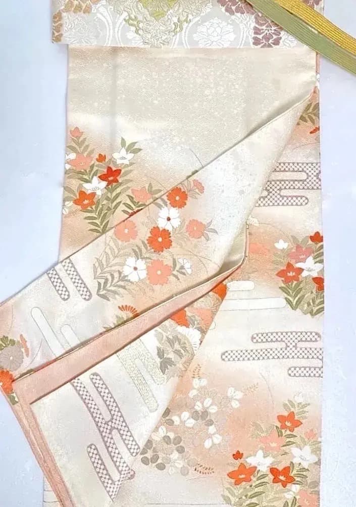 ご予約中です。未使用仕付け糸付 三松謹製 正絹訪問着 ヱ霞 麗しく雅なお色柄