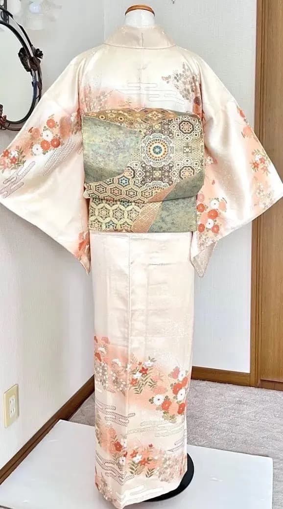 ご予約中です。未使用仕付け糸付 三松謹製 正絹訪問着 ヱ霞 麗しく雅なお色柄