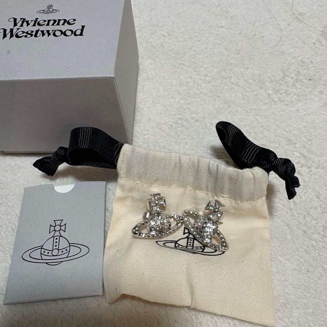 Vivienne Westwood ピアス 星と惑星モチーフ