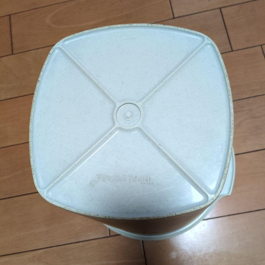 お値下げタッパーウェアマキシクイーンデコレーターホワイトベージュ 2個セット