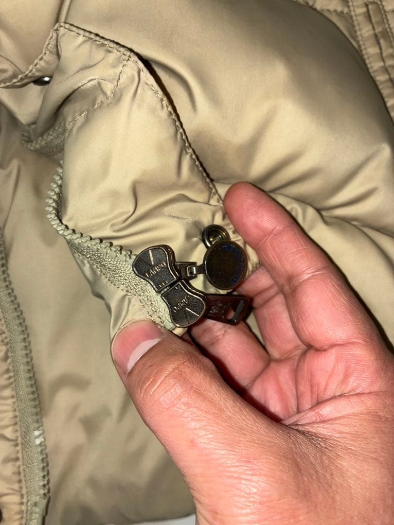 MONCLER ベージュ ダウンベスト