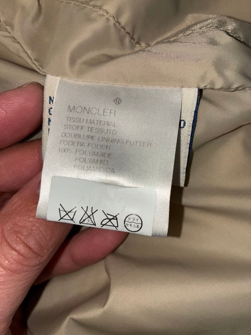 MONCLER ベージュ ダウンベスト