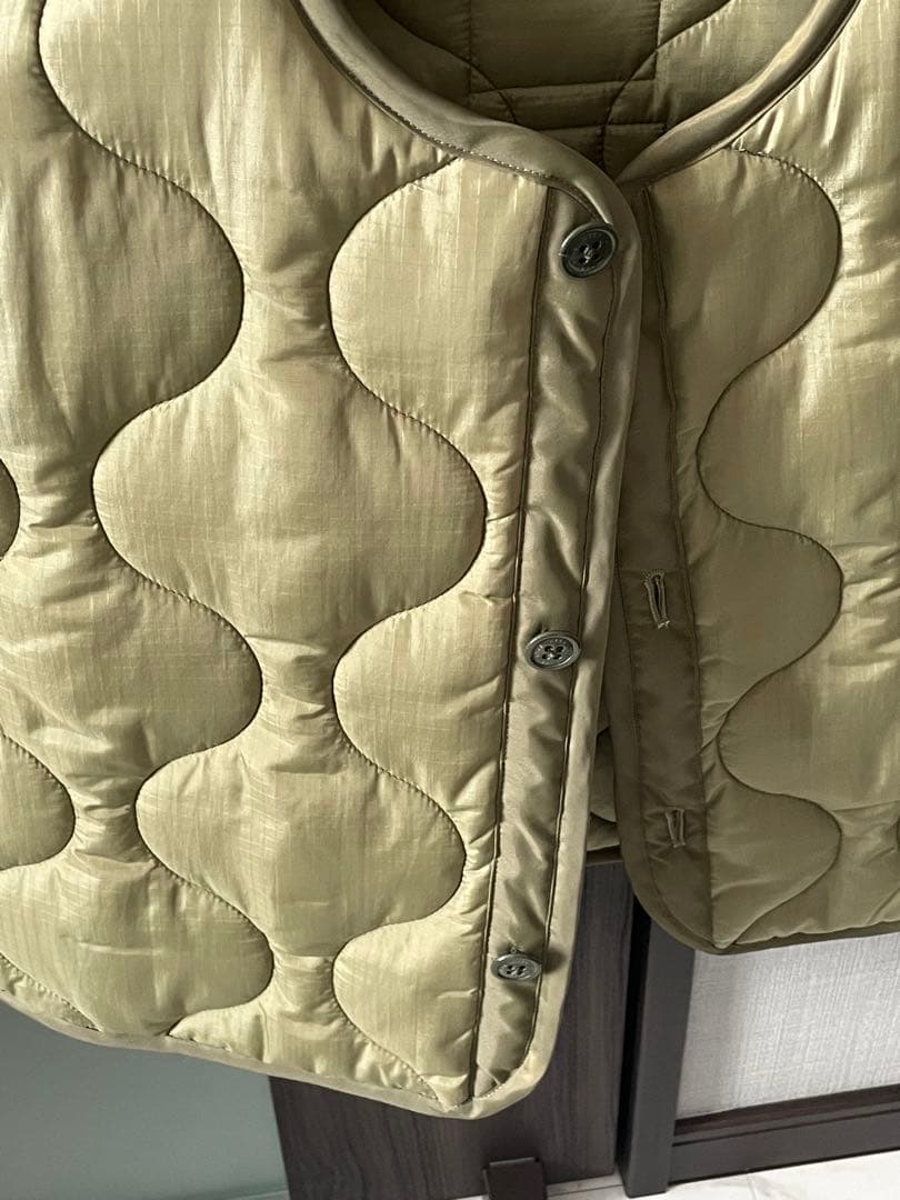 新品　HYKE（ハイク）QUILTED CROPPED VEST