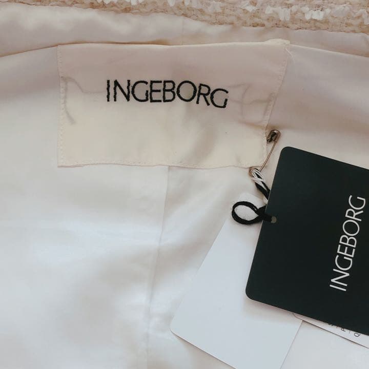 【新品】インゲボルグ オシャレなツイード生地 牛革レザー使用 ダウンベスト