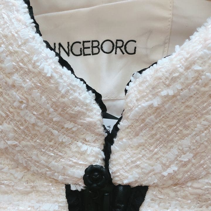 【新品】インゲボルグ オシャレなツイード生地 牛革レザー使用 ダウンベスト