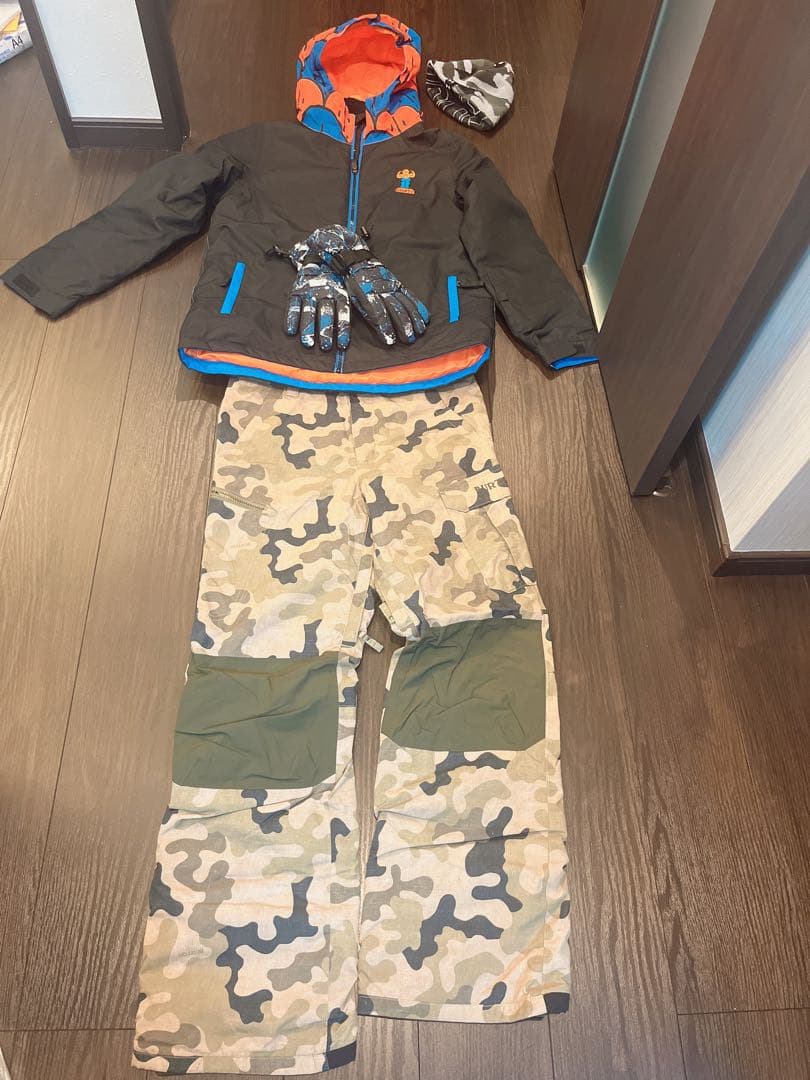 子ども用スキーウェアセット（ジャケット、パンツ、手袋、帽子）