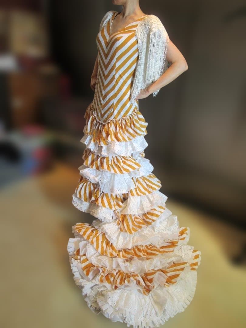 フラメンコドレス マロン地　白のストライプ