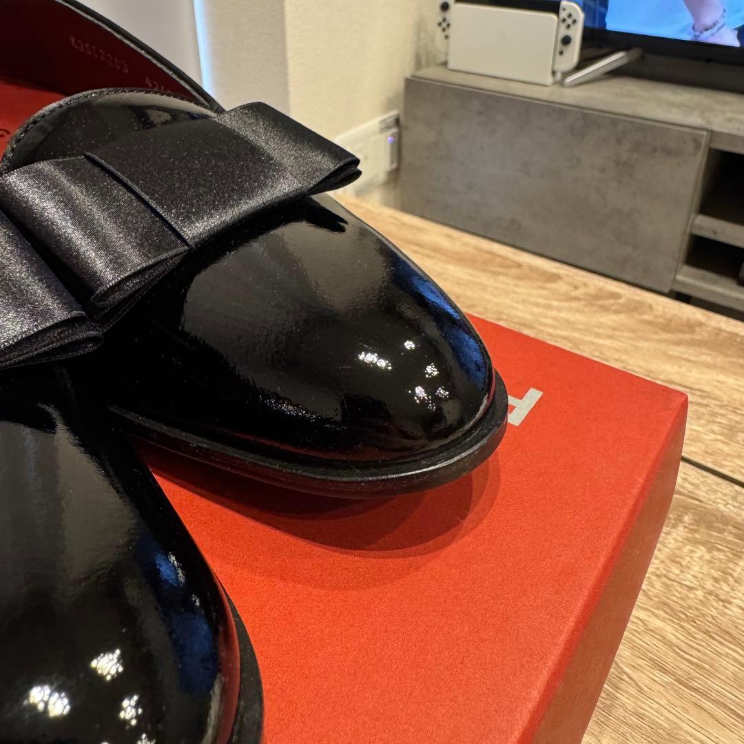 REGAL リボン付き黒ドレスシューズ