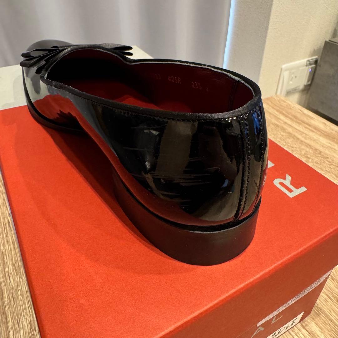 REGAL リボン付き黒ドレスシューズ