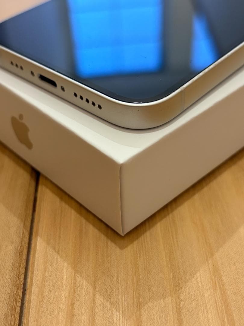 iPhone 13 スターライト 128GB SIMフリー　箱・充電ケーブル付き