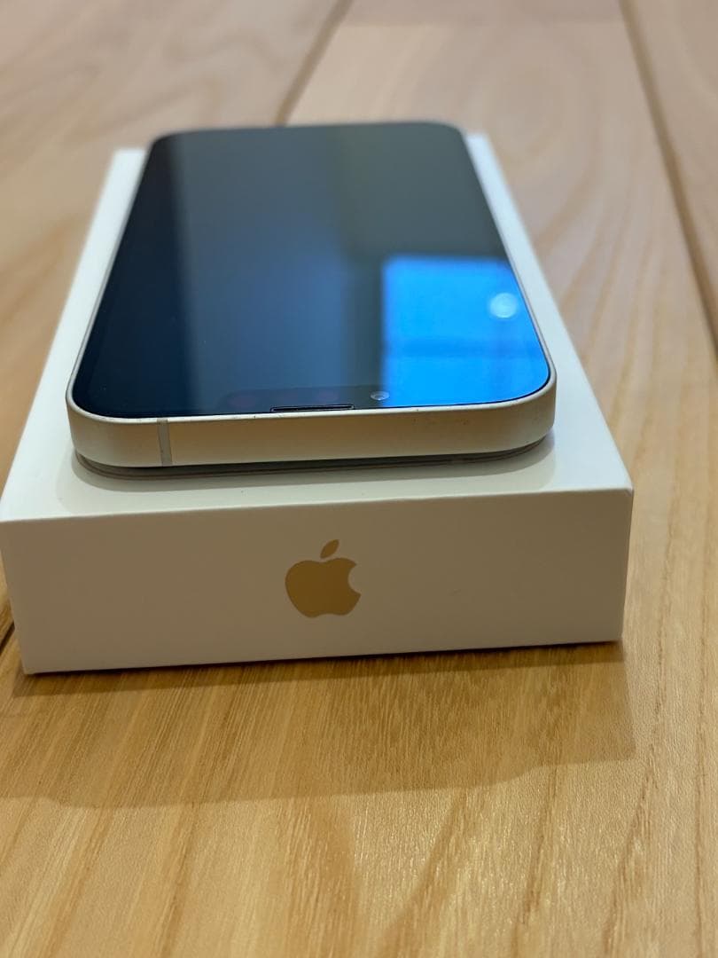 iPhone 13 スターライト 128GB SIMフリー　箱・充電ケーブル付き