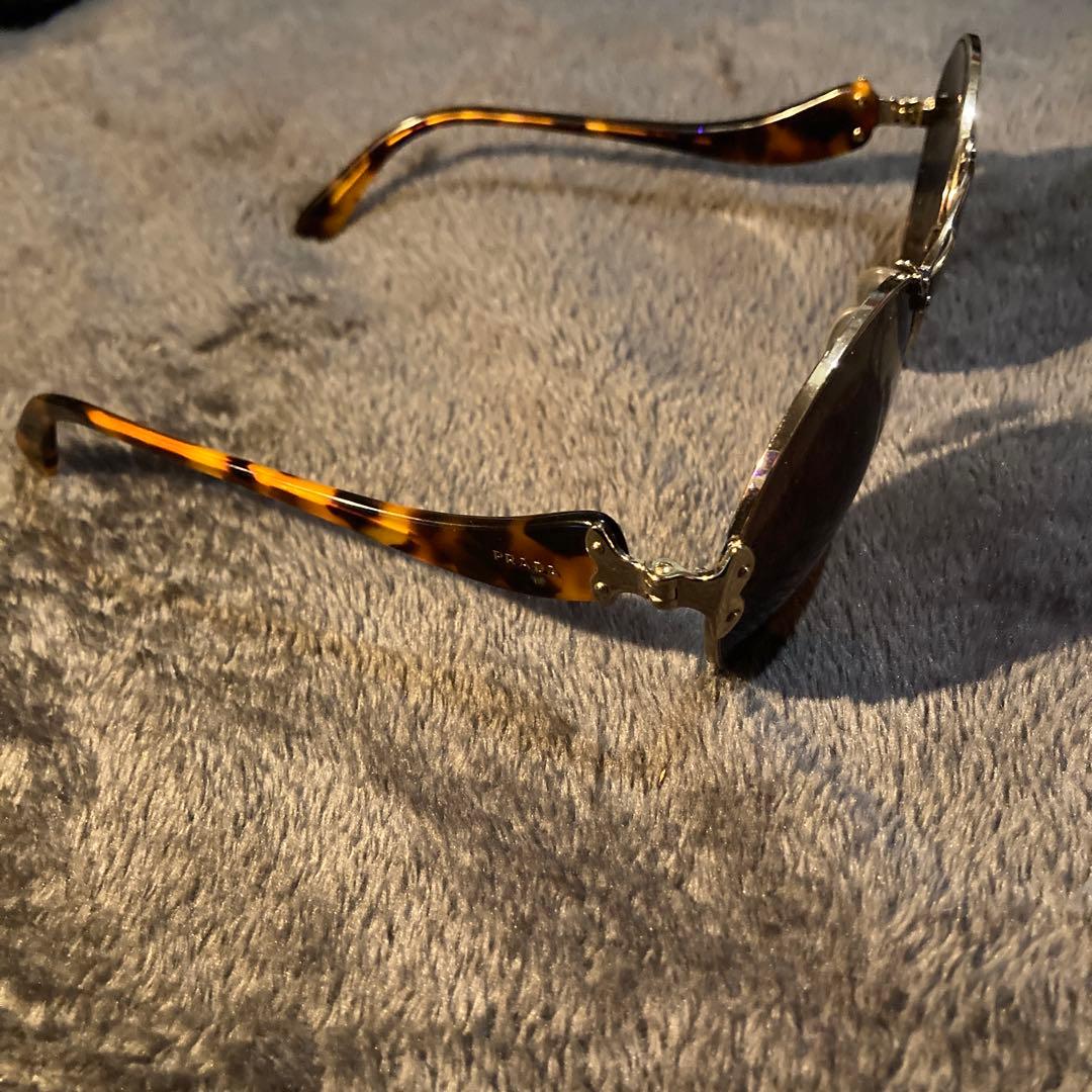 HYDE着 PRADA ラウンドサングラス ケース付き