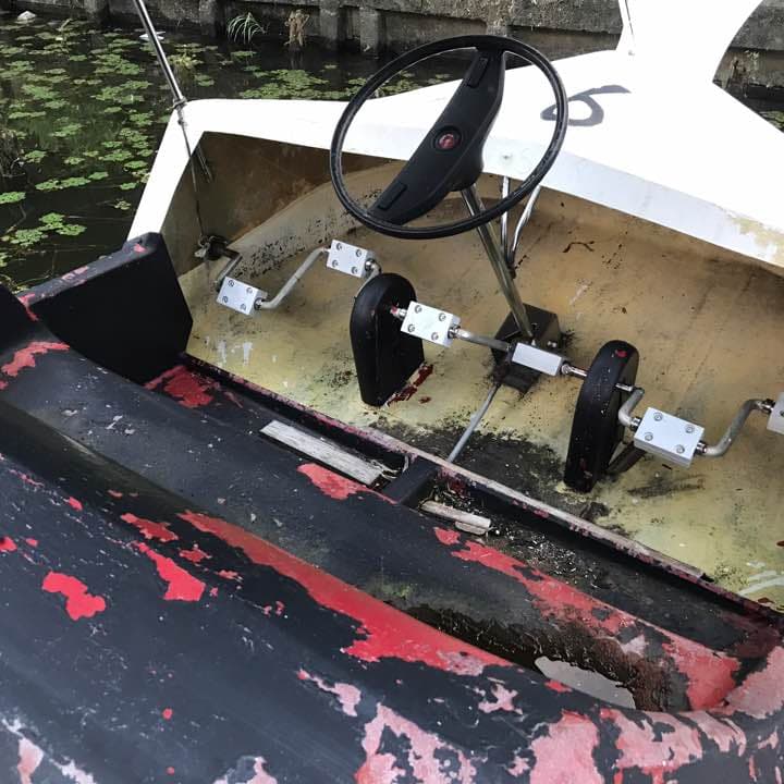 足漕ぎボート(亀)