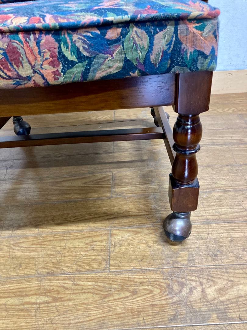 ちゃちゃちゃ☆管183☆カリモク☆コロニアル☆アームチェアー☆キャスター付