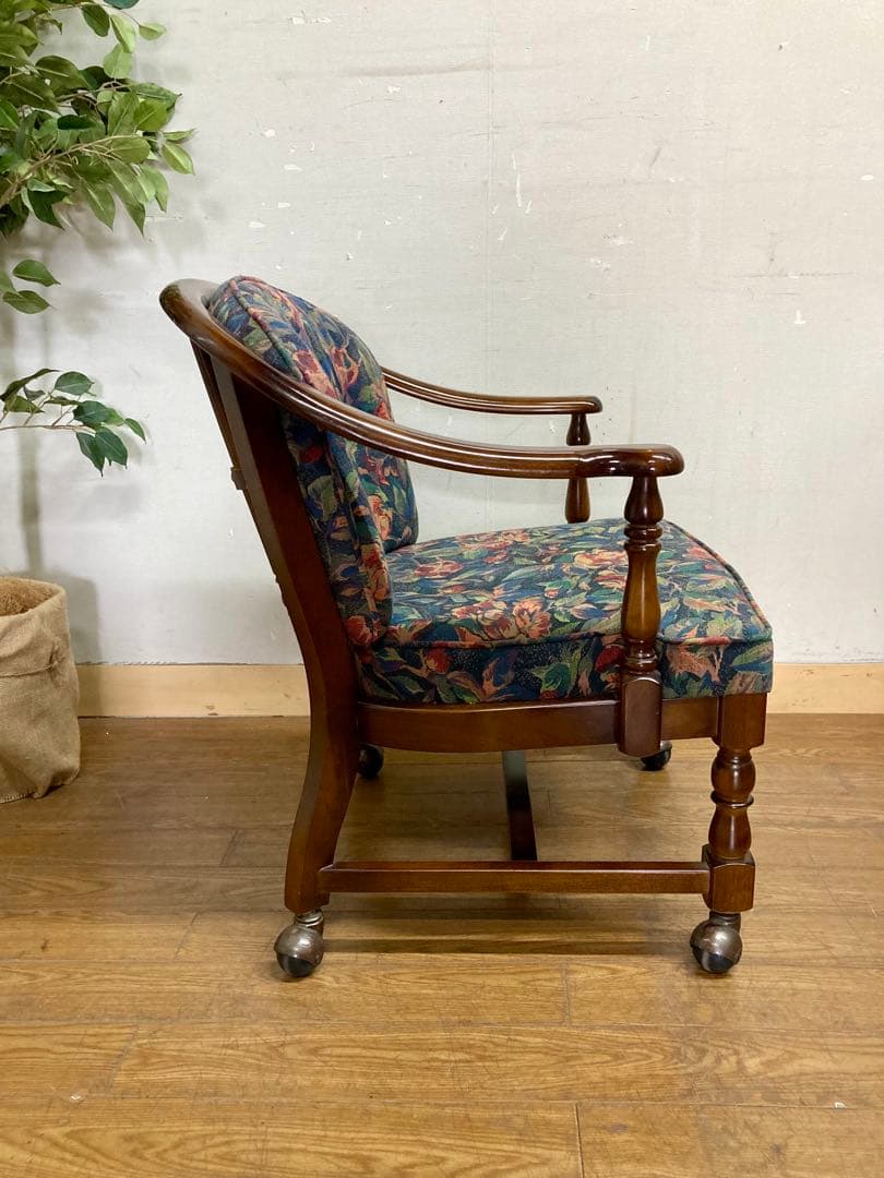 ちゃちゃちゃ☆管183☆カリモク☆コロニアル☆アームチェアー☆キャスター付