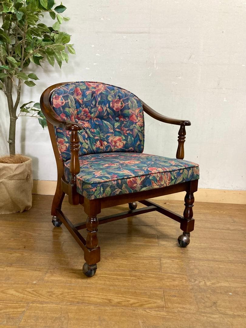 ちゃちゃちゃ☆管183☆カリモク☆コロニアル☆アームチェアー☆キャスター付