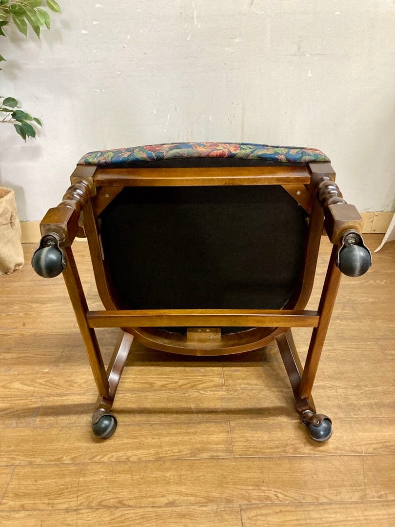 ちゃちゃちゃ☆管183☆カリモク☆コロニアル☆アームチェアー☆キャスター付