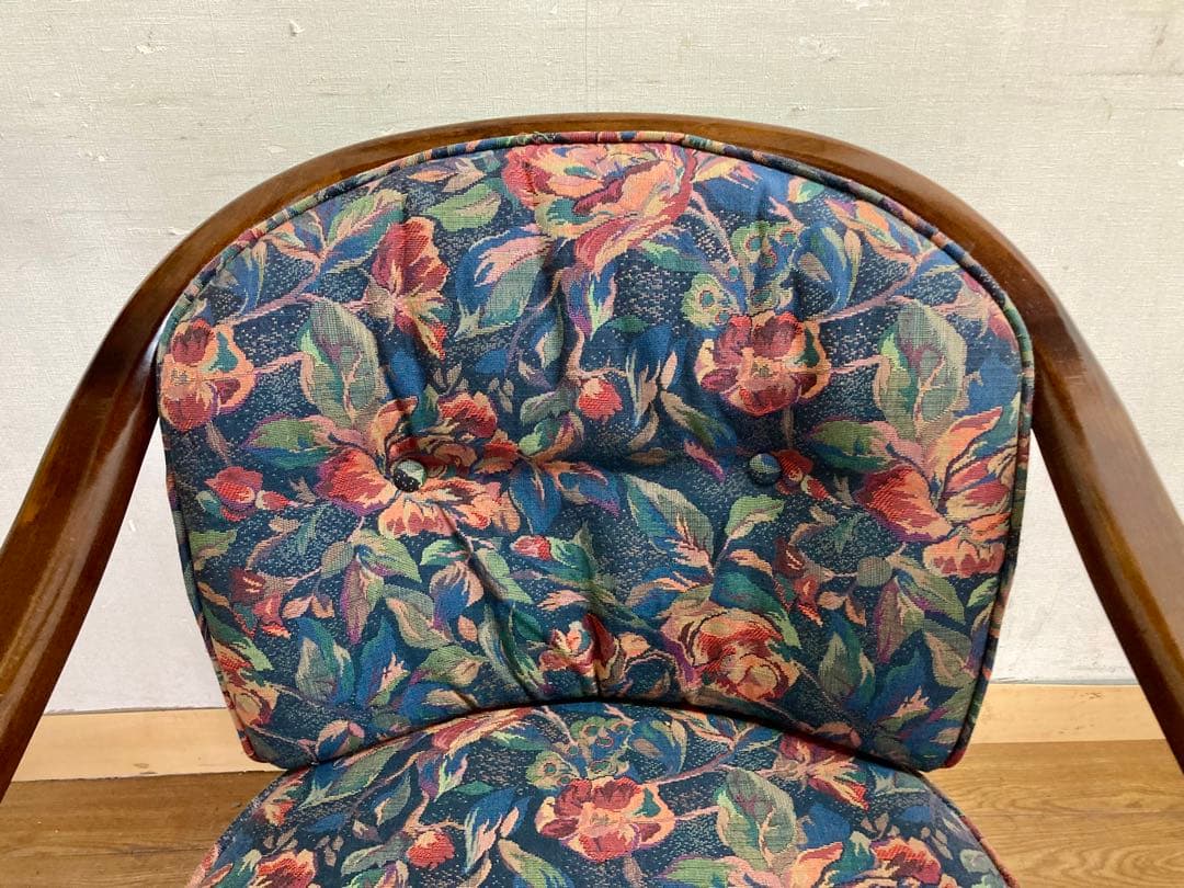 ちゃちゃちゃ☆管183☆カリモク☆コロニアル☆アームチェアー☆キャスター付