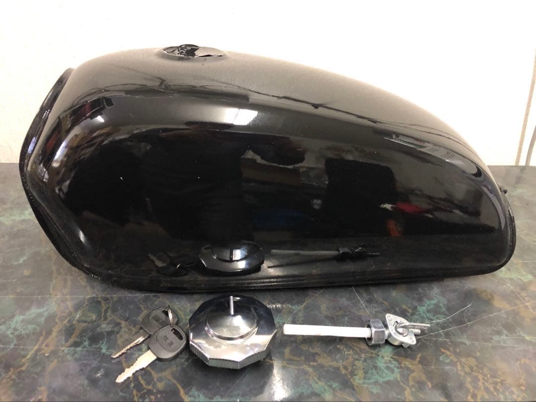 ☆送料無料‼︎ 汎用8Lビッグタンク　ピュアブラック　エイプ.CD50.FTR