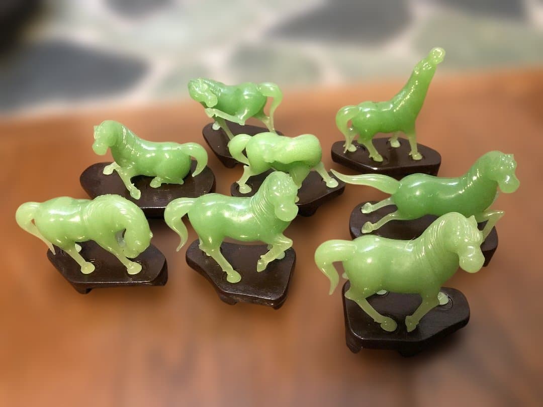玉石，置物，彫刻，インテリア，翡翠製馬の彫刻8体セット