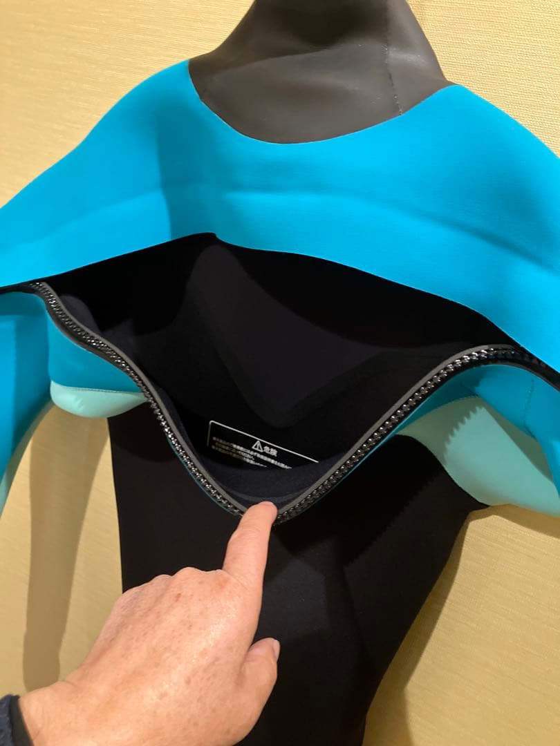 女性用オニールドライスーツ3ミリ新品