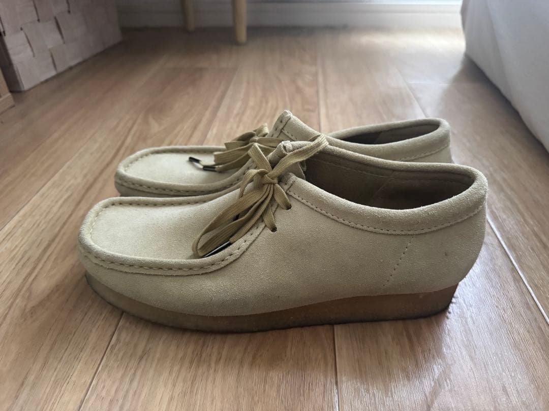 CLARKS ベージュ モカシン シューズ