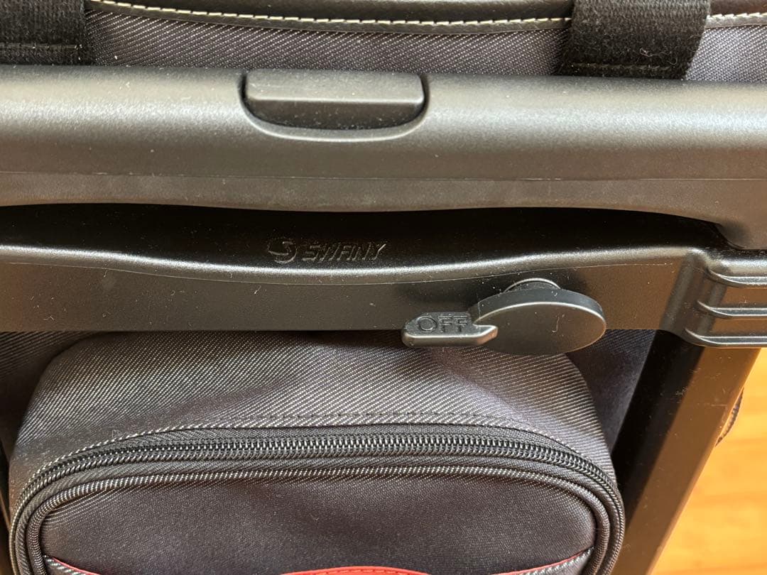 美品　SWANY スワニー　キャリーバッグ　4輪キャスター