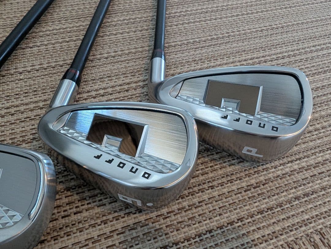 クリスマス　ONOFF 赤 2024 アイアンセット 5本セット