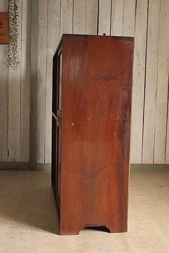 素敵な雰囲気の木枠ガラス戸棚　 食器棚　収納棚　本棚　キャビネット　古家具