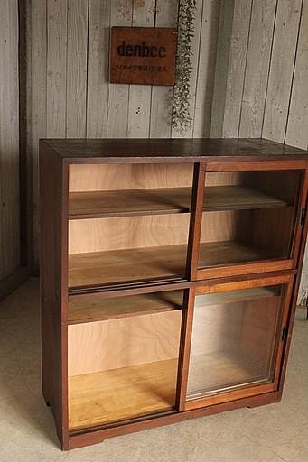 素敵な雰囲気の木枠ガラス戸棚　 食器棚　収納棚　本棚　キャビネット　古家具