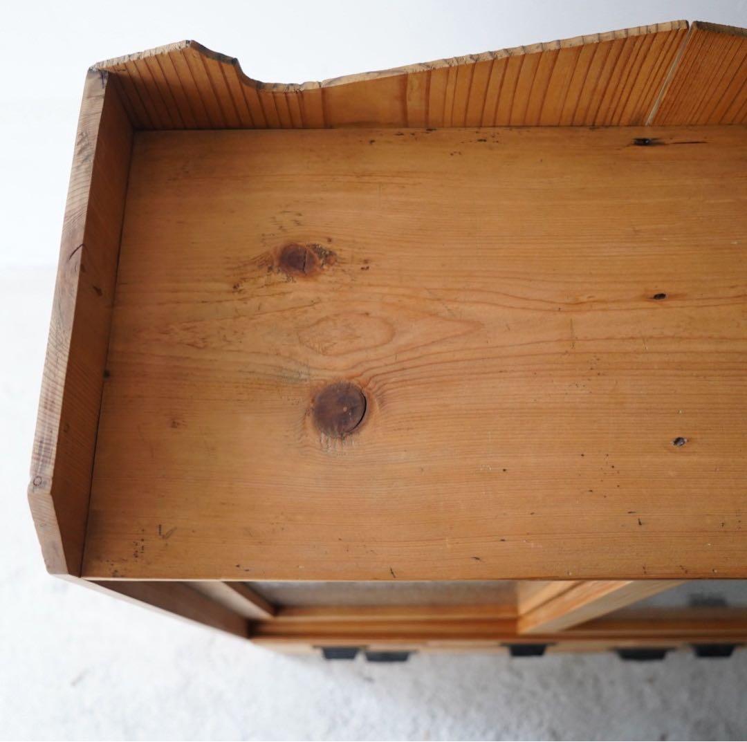 ダイヤガラスのキャビネット