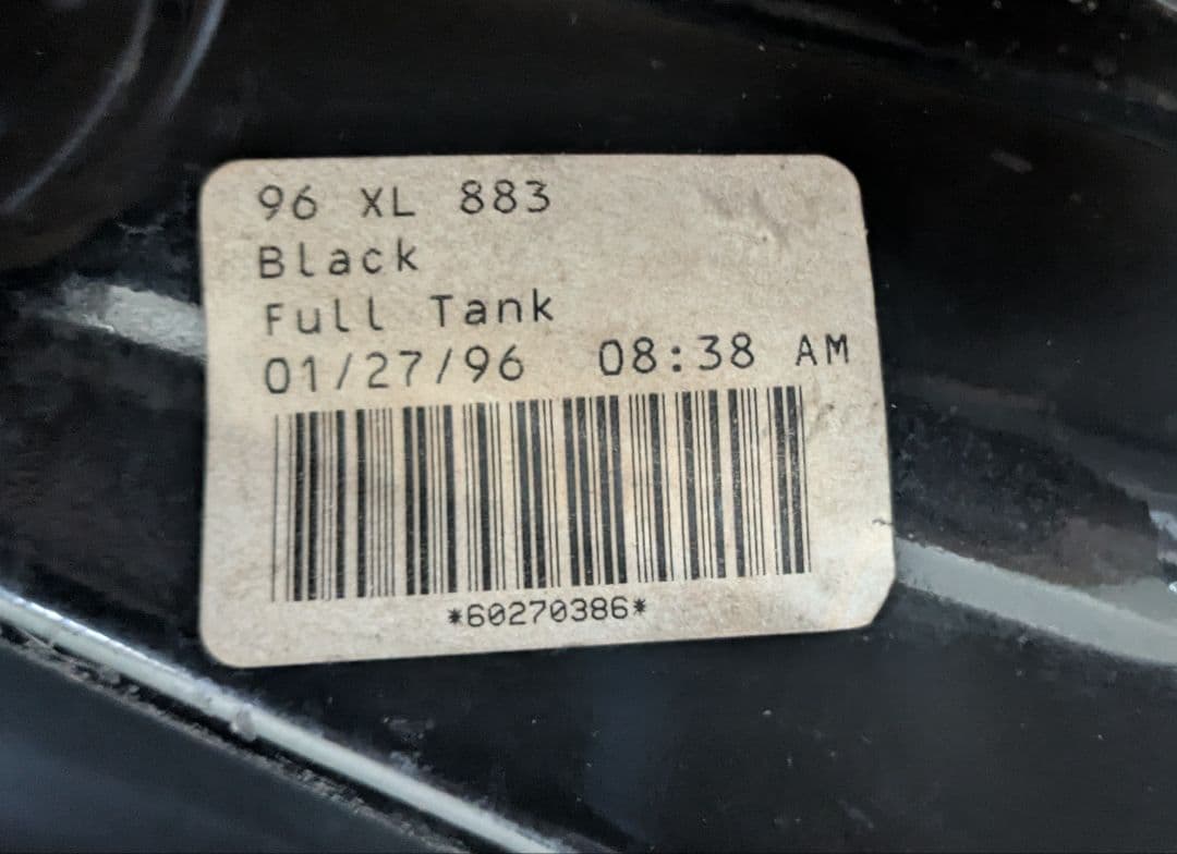 ハーレーダビッドソン XL883 2.25ガロン