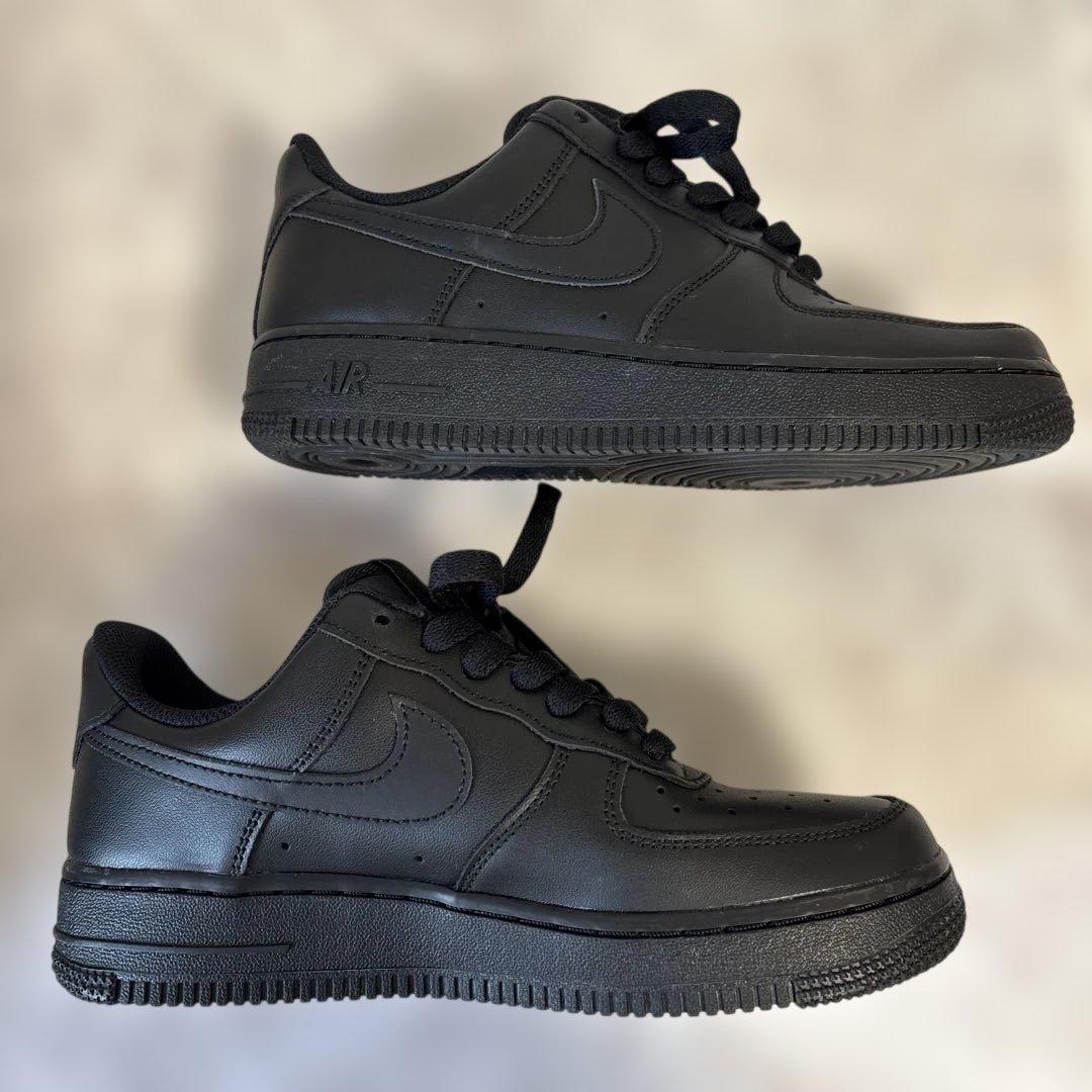 NIKE エアフォース1 スニーカー　オールブラック黒24.0㎝