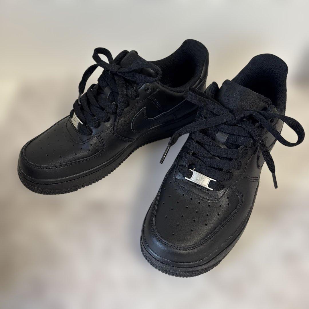 NIKE エアフォース1 スニーカー　オールブラック黒24.0㎝