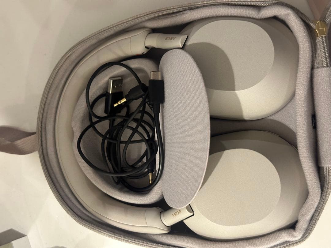 SONY ￼WH-1000XM5 プラチナシルバー