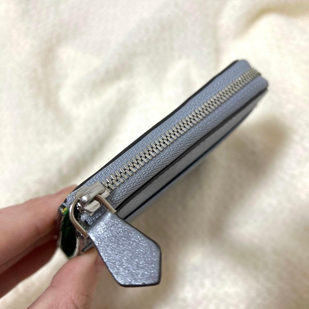 はな　SILNA メタリックシルバー 二つ折り財布　牛革　ミニサイフ